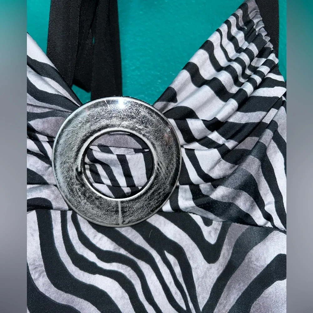 B_Envied size medium zebra animal print halter top - Picture 3 of 5
